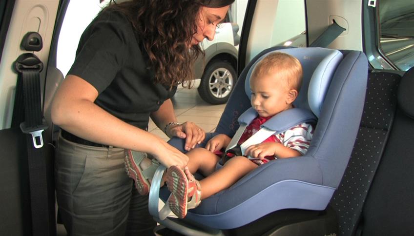 Prima di viaggiare con i bambini in auto...